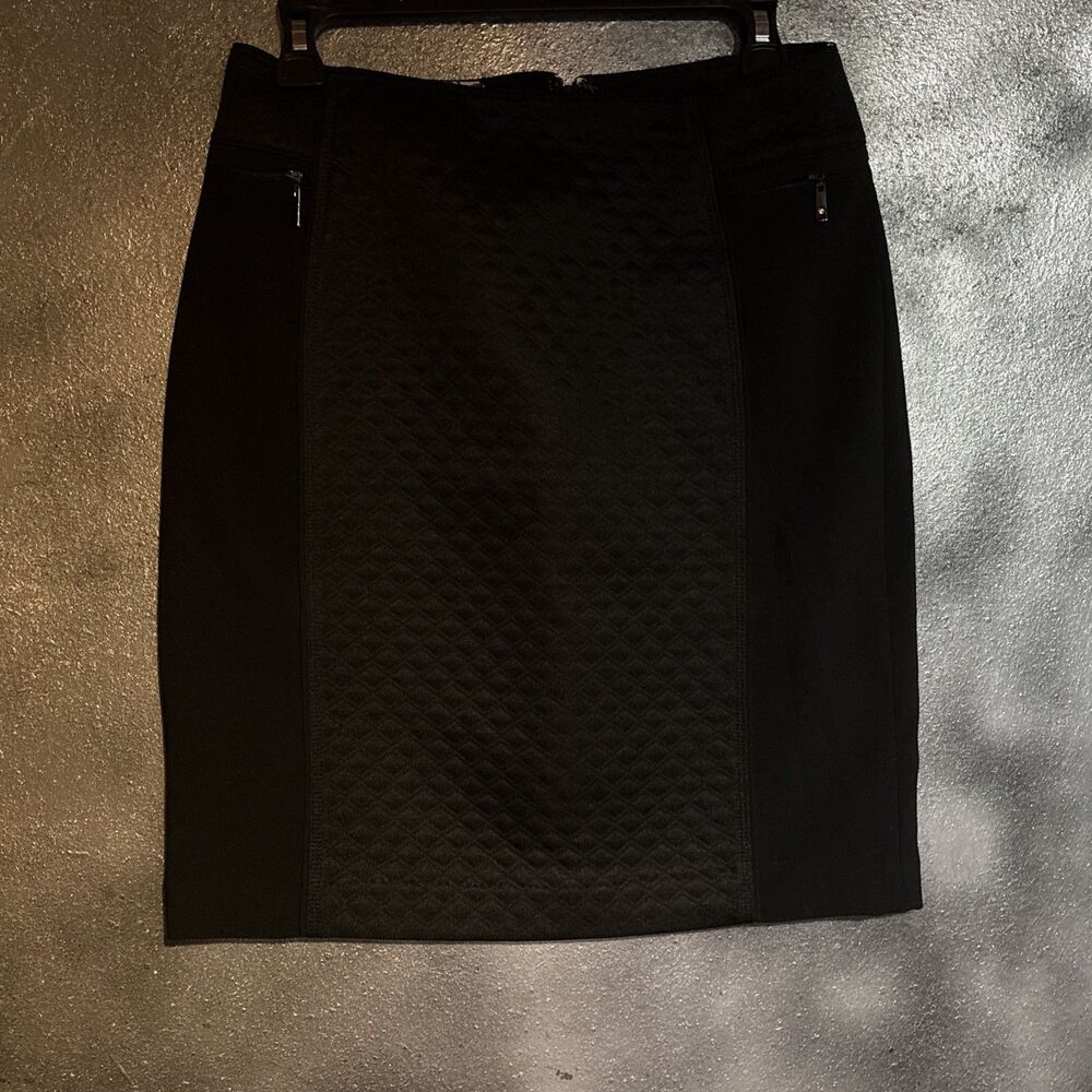 White House Black Market Black Quilted Pencil skirt, Women's Size 4